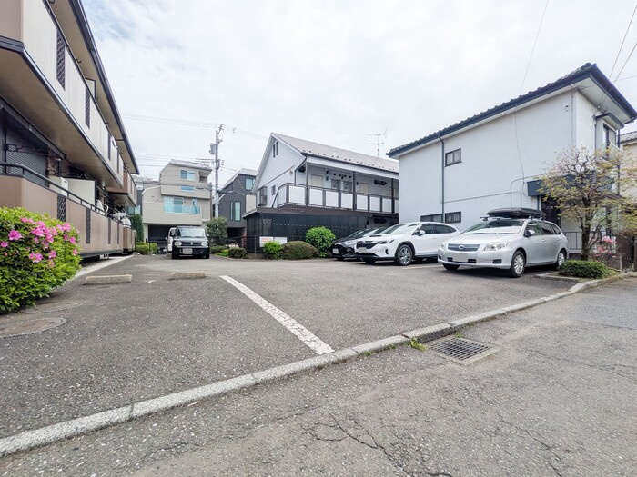 ガーデンヒルの駐車場
