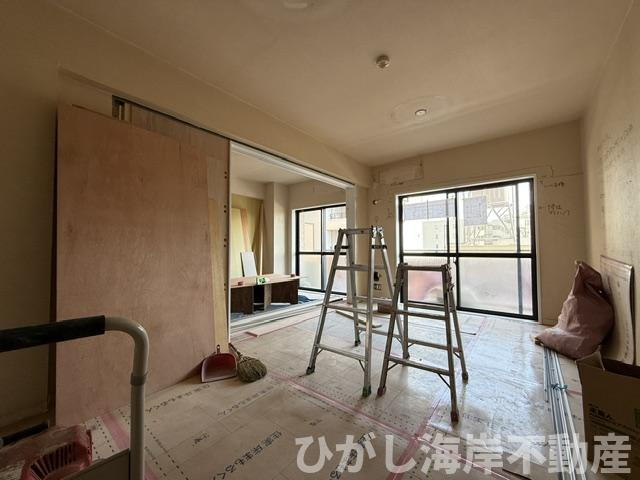 マイキャッスル平塚ロイヤルステージの居間・リビング|6月6日撮影　新規リフォーム中　12.2帖　LDK