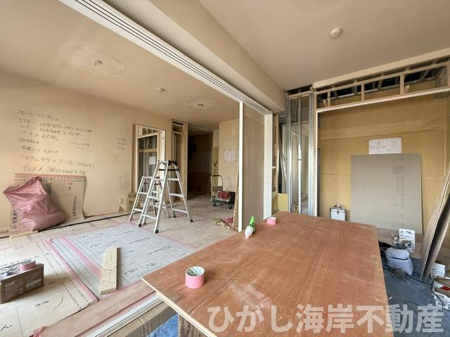 マイキャッスル平塚ロイヤルステージの居間・リビング|6月6日撮影　新規リフォーム中　12.2帖　LDK
