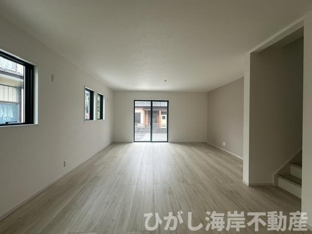 茅ヶ崎市柳島２丁目　新築戸建　全２棟のダイニング|20帖　LDK