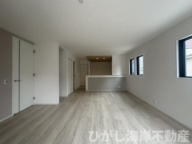 茅ヶ崎市柳島２丁目　新築戸建　全２棟の居間・リビング|20帖　LDK