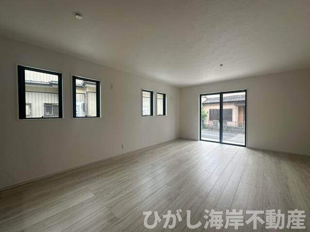 茅ヶ崎市柳島２丁目　新築戸建　全２棟の居間・リビング|20帖　LDK