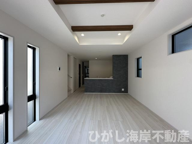 茅ケ崎市旭が丘　新築戸建　全２棟の居間・リビング|17.7帖　LDK