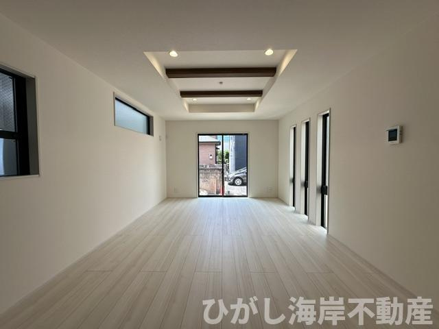 茅ケ崎市旭が丘　新築戸建　全２棟の居間・リビング|17.7帖　LDK