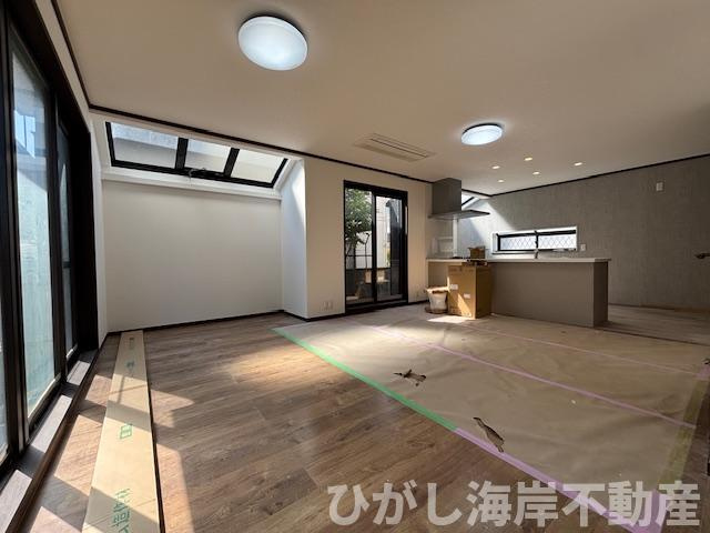 茅ケ崎市旭が丘　中古戸建の居間・リビング|5月2日撮影　リフォーム工事中  19.8帖　LDK