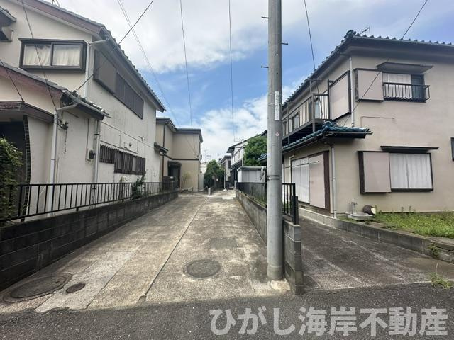 茅ケ崎市旭が丘　中古戸建の前面道路含む現地写真|現地外観