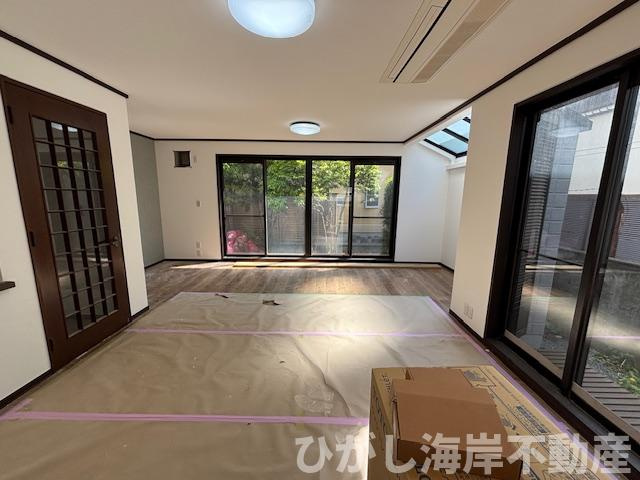 茅ケ崎市旭が丘　中古戸建の居間・リビング|5月2日撮影　リフォーム工事中  19.8帖　LDK