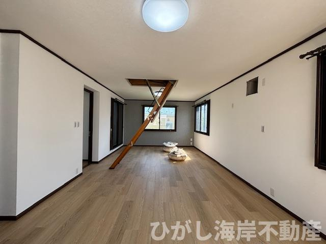茅ケ崎市旭が丘　中古戸建の洋室|5月2日撮影　リフォーム工事中  15.9帖　洋室