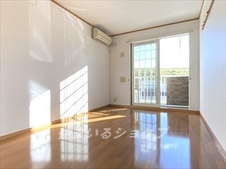 広島市安佐北区深川２丁目のアパートの居間・リビング