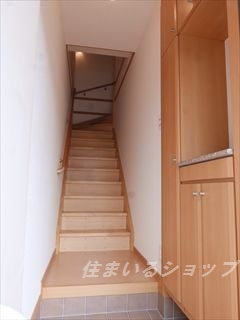 広島市安佐北区亀山５丁目のアパートの玄関
