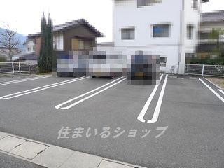 サンライフ大毛寺の駐車場