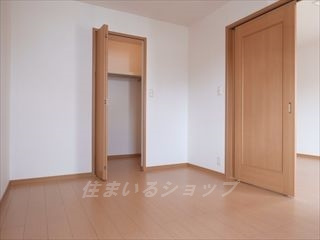広島市安佐北区亀山５丁目のアパートの寝室