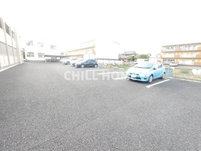 ヴィラリーリエの駐車場|当社、チルホームのHPもご覧ください(^^)/物件情報多数♪