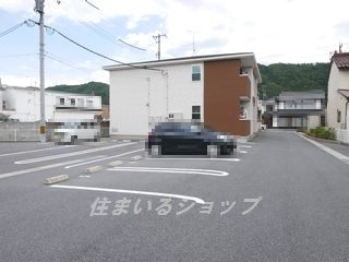 ブライト　ヴィラ　２の駐車場