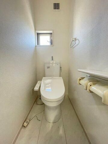 船橋市前原西１丁目戸建のトイレ