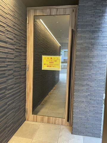 ラシーネ天神下のエントランス