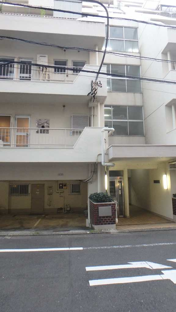 駒込台ハイツT棟のエントランス