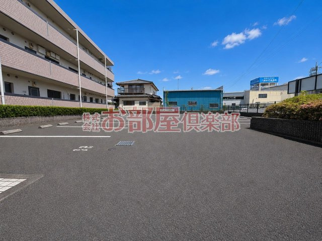 メゾンルミエールの駐車場|駐車場完備です