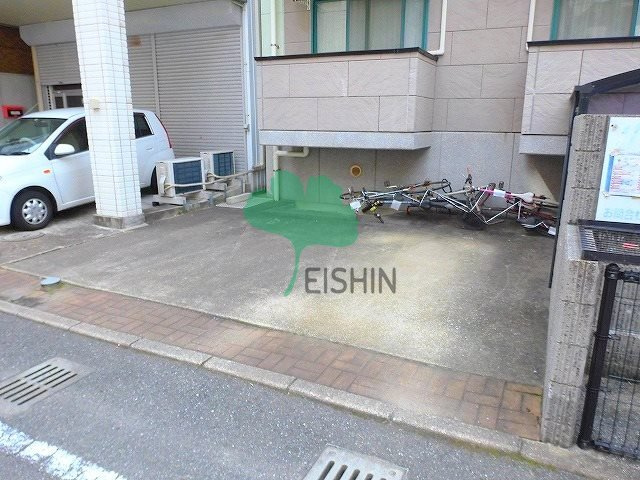 ハイアート瑞穂の駐車場