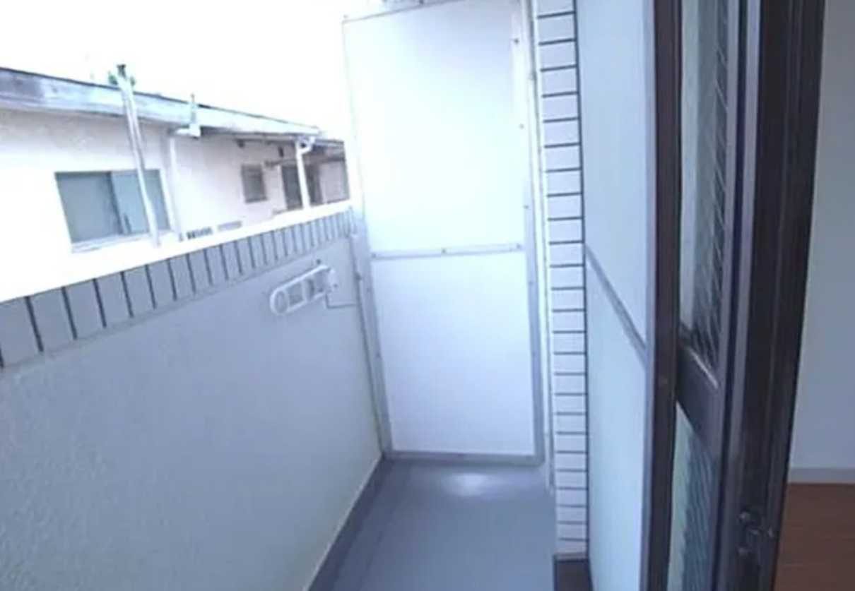 上馬ホームズ　バストイレ別　オートロック　浴槽新規のバルコニー