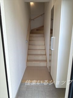 広島市安佐北区可部町大字南原のアパートの玄関|ミラー付き大型シューズボックス