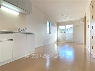 広島市安佐北区可部町大字南原のアパートの居間・リビング|明るい東南側角部屋です