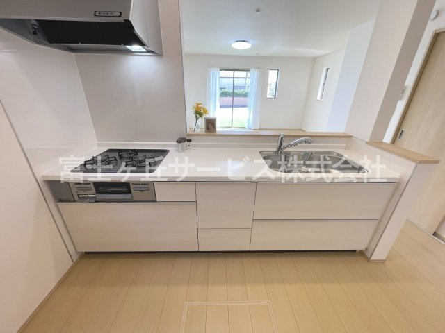 【キッチン】 | 菊川市下平川 新築一戸建て A号棟 | コンパクトなキッチンで掃除もラクラク