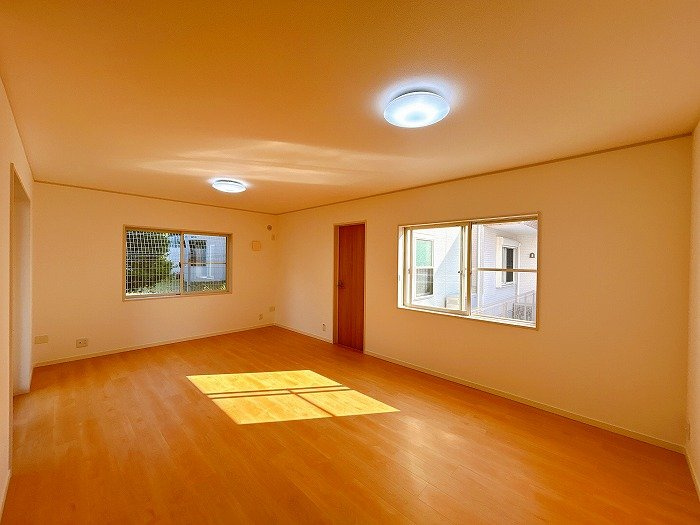 箕面市牧落５丁目　中古戸建の居間・リビング