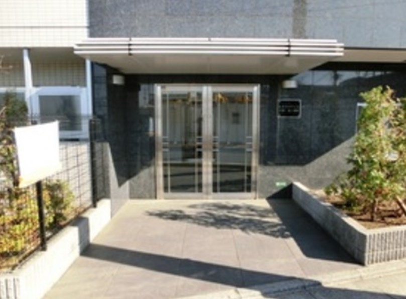 GENOVIA中野・都立家政のエントランス