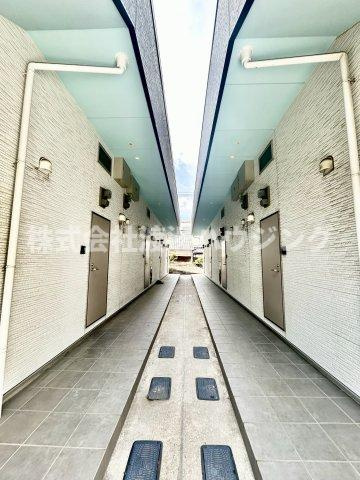 ミークジーエ汐町のエントランス