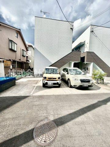 ミークジーエ汐町の駐車場
