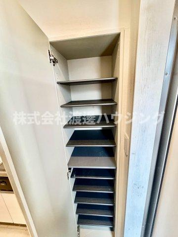 ミークジーエ汐町の収納|天井高シューズBOX