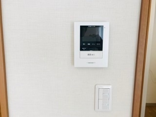 ファミーユの内装|カメラ付インターホン