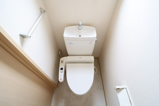 クレシェンテ　Fのトイレ|温水洗浄暖房便座