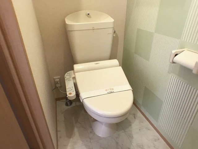 エスポワールのトイレ|温水洗浄便座付きトイレです。