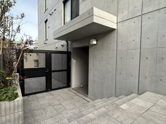 ＧＲＡＮ ＰＡＳＥＯ 駒場東大前のエントランス