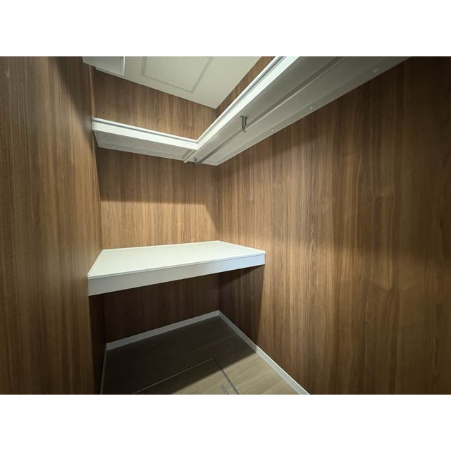 各務原市蘇原村雨町３丁目の賃貸マンションの収納