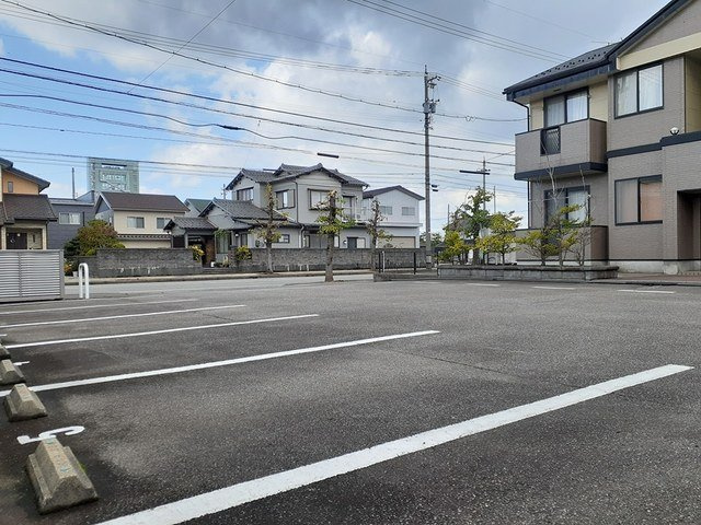ドムス・サンセールⅡの駐車場|駐車場に車を止められます