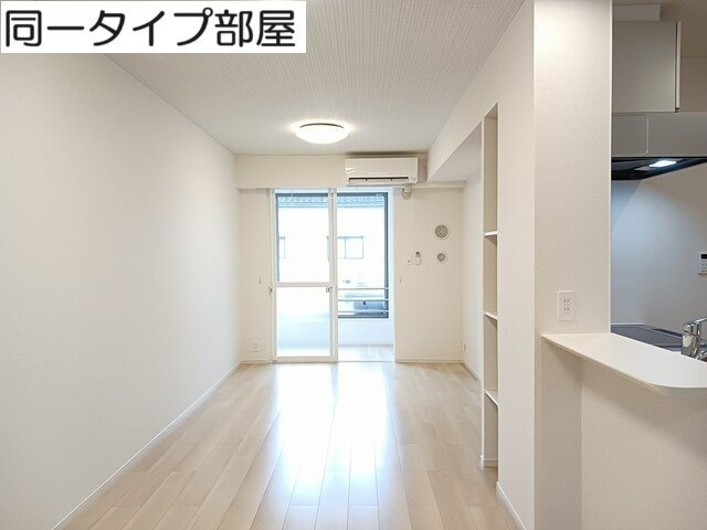 ブルーノワールの居間・リビング|こちらの居間で趣味の時間をお楽しみください