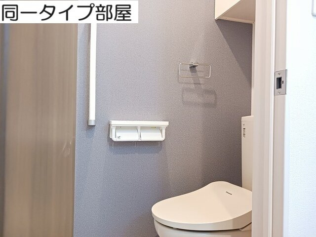ブルーノワールのトイレ|落ち着いた色調のトイレです