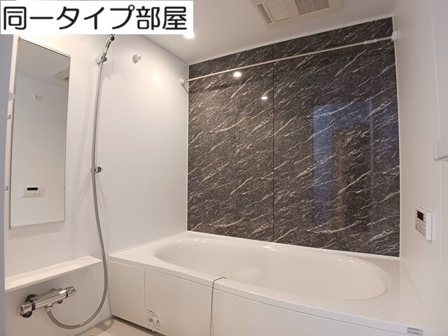 ブルーノワールの浴室|落ち着いた空間のお風呂です