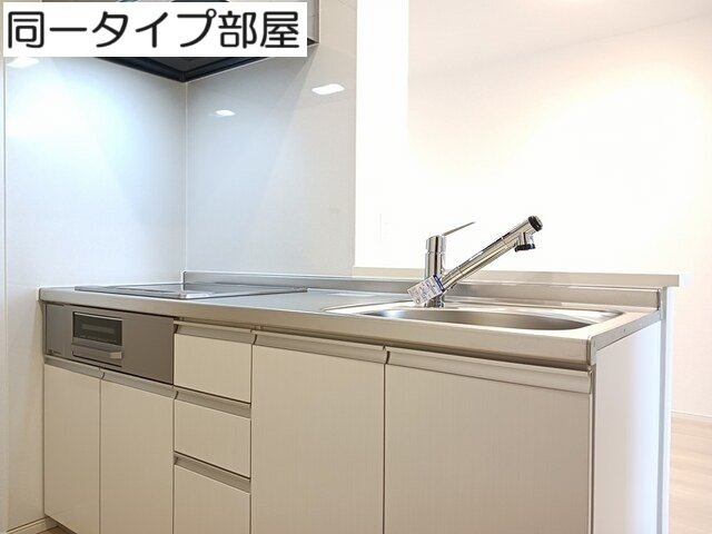 ブルーノワールのキッチン|コンパクトなキッチンで掃除もラクラク