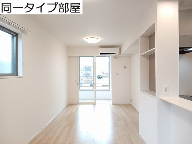 ブルーノワールの居間・リビング|ゆったりとした居間です