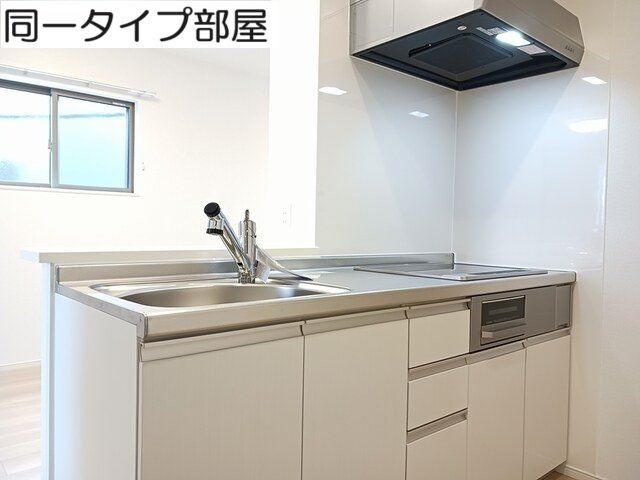 ブルーノワールのキッチン|コンパクトなキッチンで掃除もラクラク
