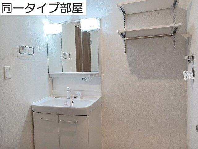 ブルーノワールの洗面所|ゆったりとスペースのある洗面所