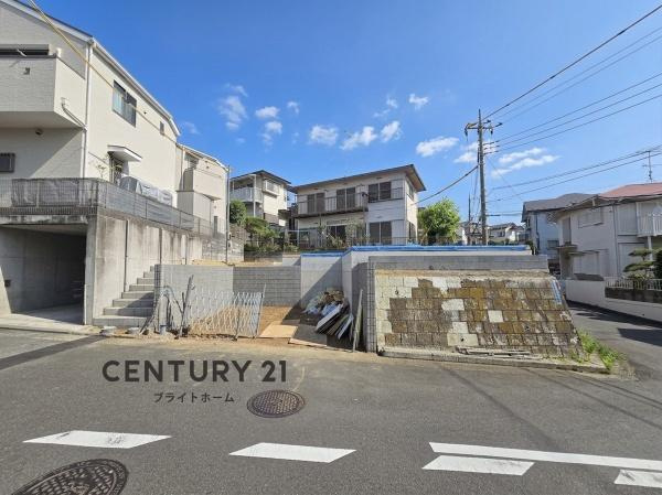 横浜市港南区上永谷６丁目の新築一戸建の前面道路含む現地写真|陽当りの良さ、住環境を現地にてご確認下さい！
周辺環境も合わせてご案内させて頂きます！