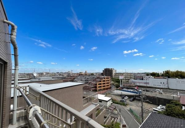 ユニテ藤が丘ウエストテラスのその他|遠くまで続く青空を眺められる、開放感のある眺望です。