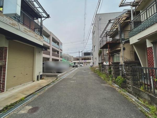 【前面道路含む現地写真】