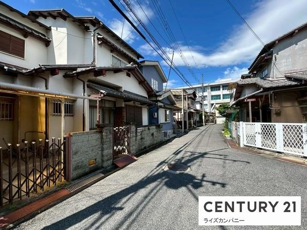 【前面道路含む現地写真】 | 和泉市伯太町2丁目　中古戸建