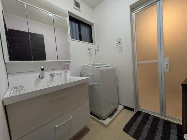 【独立洗面台】 | 門真市大倉町　中古戸建 | こちらの画像は、AIを用いて家具等を消しております。